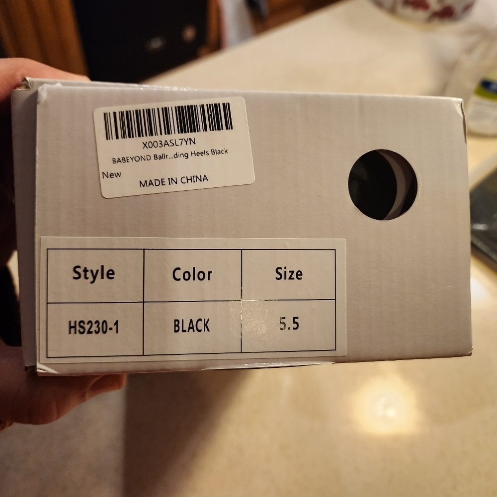 SH2- NIB BABEYOND Classic Black Ankle Strap Heels Sz 5.5 - Picture 3 of 4